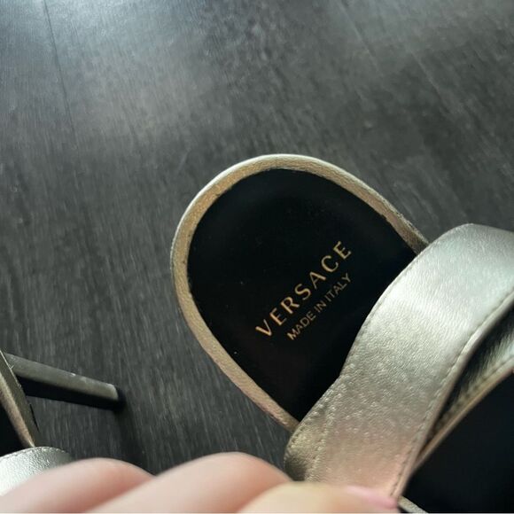 VERSACE Medusa Runway Strappy Metallic Silver Medusae Mediallion Heels SZ 39 US9 - Picture 9 of 9